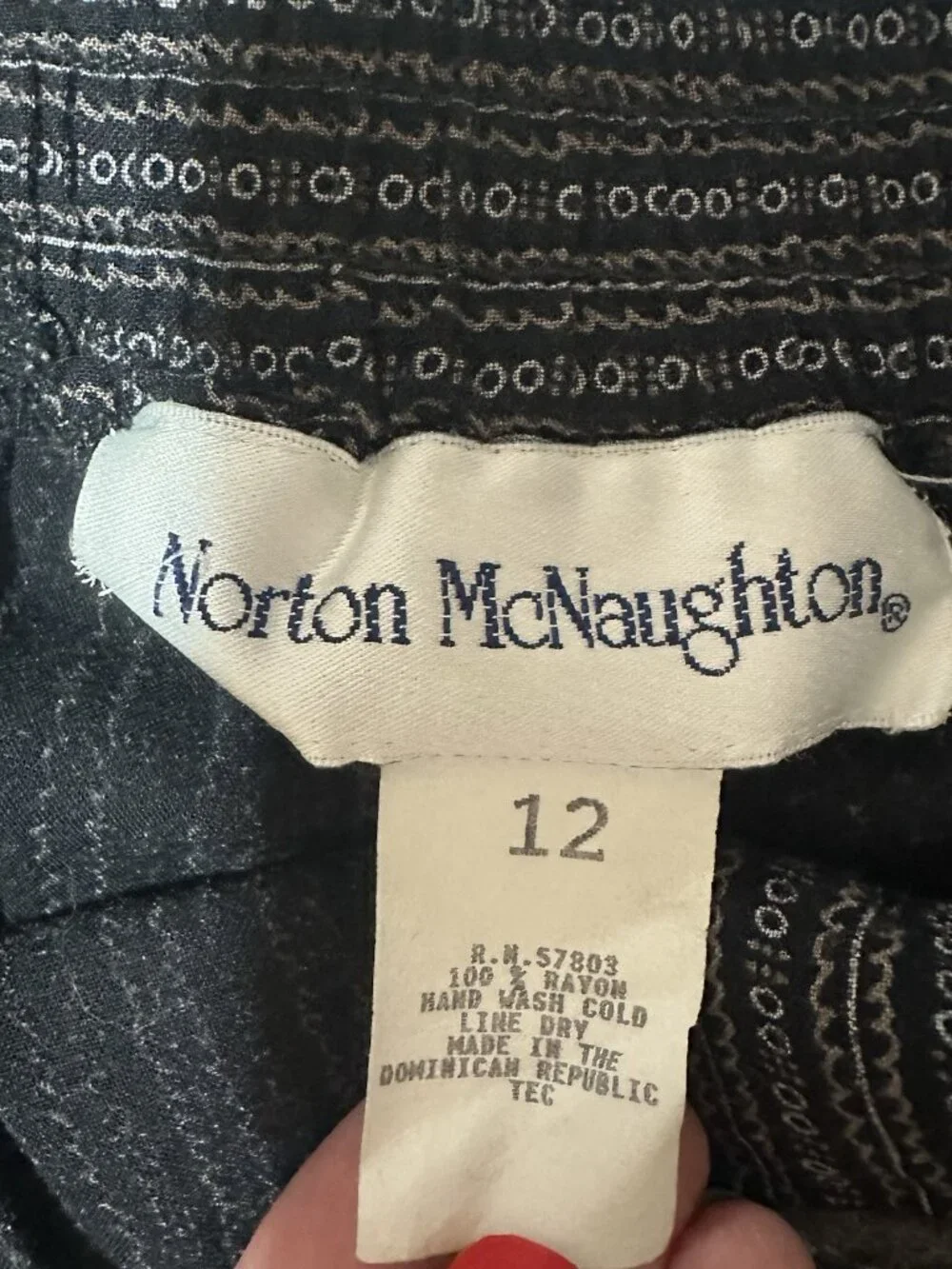 Norton McNaughton Skirt Women’s 12 Black Pleated Midi Geo Rayon Button Elastic
